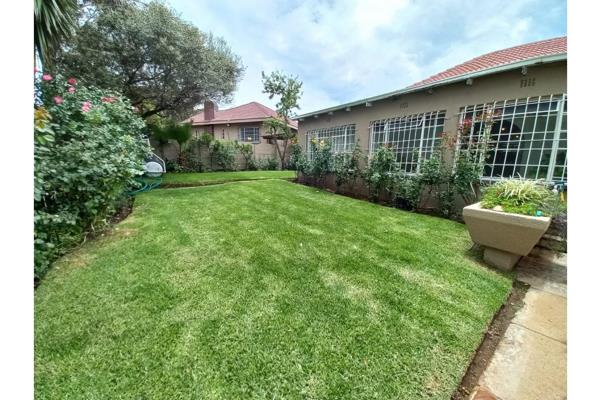 This family home in Gerdview, adjacent to Sunnyridge, features a captivating open-plan kitchen with modern amenities and granite ...