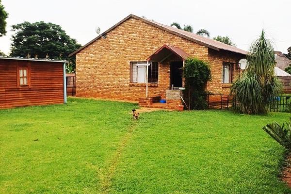 Discover your new home in the peaceful neighborhood of Pretoria North! 

This delightful 3-bedroom, 2-bathroom house offers ...