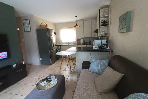 2 Bedroom, 2 bathroom home to rent in a complex in Sonheuwel 
open plan Lounge and kitchen, stove, oven and extractor fan 
The ...