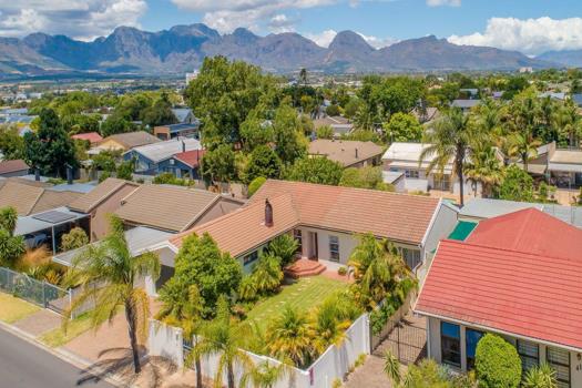 4 Bedroom House for sale in Paarl North