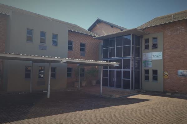 Ground floor Prime Office Unit For Sale / Tijger Vallei Office Park near Silver Lakes

The ground floor unit in Tijger Vallei Office ...