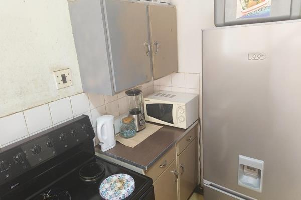 Get this bachelor flat for sale at Dinwiddie Germiston today. Kitchen with open plan Bedroom,  Bathroom with toilet
prepaid ...