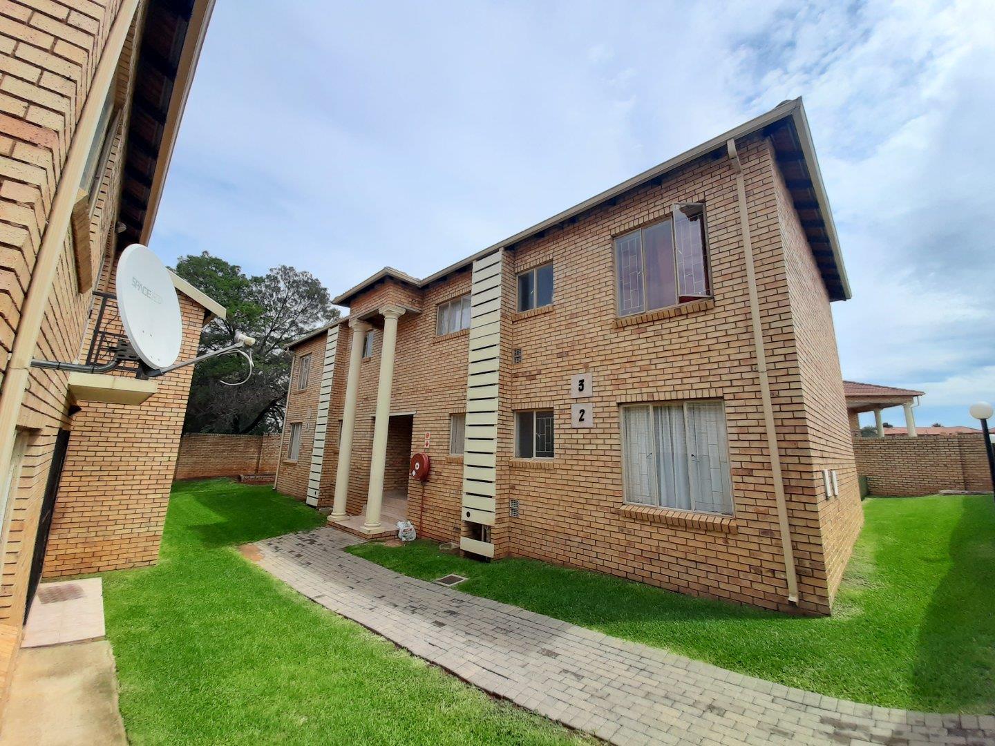 2 Bedroom Apartment / flat for sale in Greenhills 2 Rosewood P24113863046