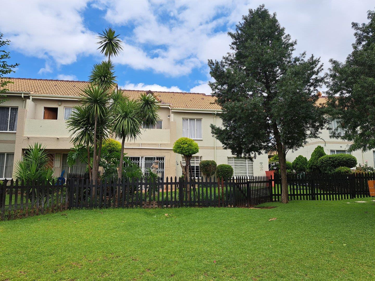 2 Bedroom Townhouse for sale in Eden Glen P24113863166