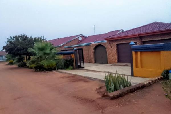 Stunning beautiful house is for sale in Mabopane block U, this house offers 5 bedrooms ,main bedroom with en suite ,all bedrooms with ...