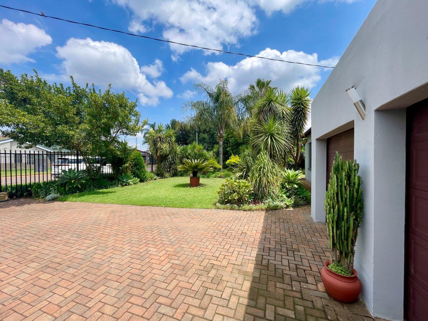 3 Bedroom House for sale in Lyttelton Manor P24113863658