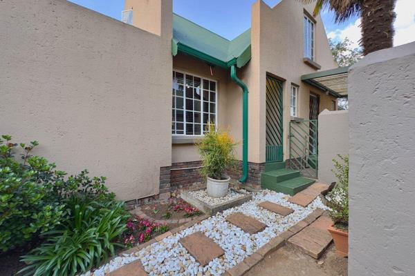 Experience the height of modern living in this beautifully crafted 3-bedroom, 3-bathroom duplex, perfectly situated in Glen Marais. ...