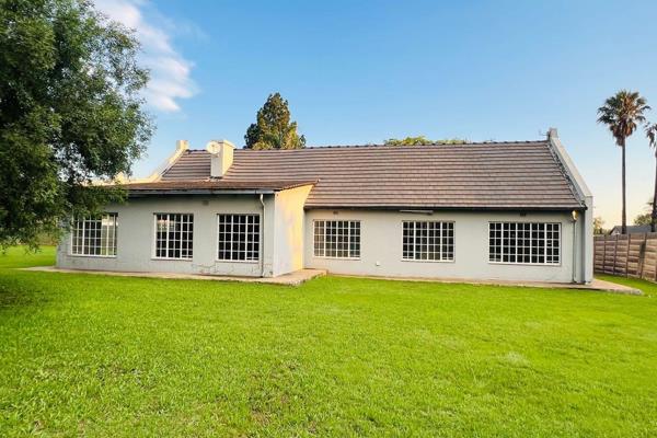 This spectacular 4 bedroom home is available for rent in Witfield, Boksburg!

The house is fully tiled consisting of a spacious ...