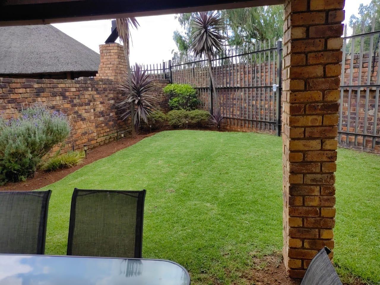 3 Bedroom Townhouse for sale in Pomona AH P24113865959