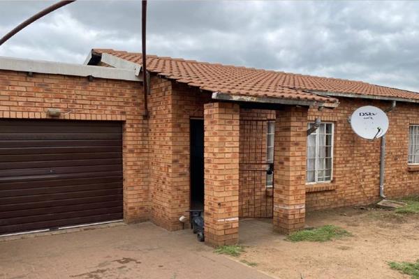 2 bedroom house for sale in south view 
This home consists of 2 well sized bedrooms and 2 bathrooms (1 en-suite),open kitchen with a ...