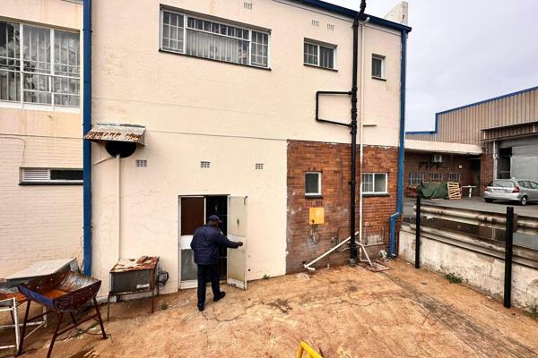 This micro commercial unit measures 30sqm available immediately for occupation at R2 500 ...