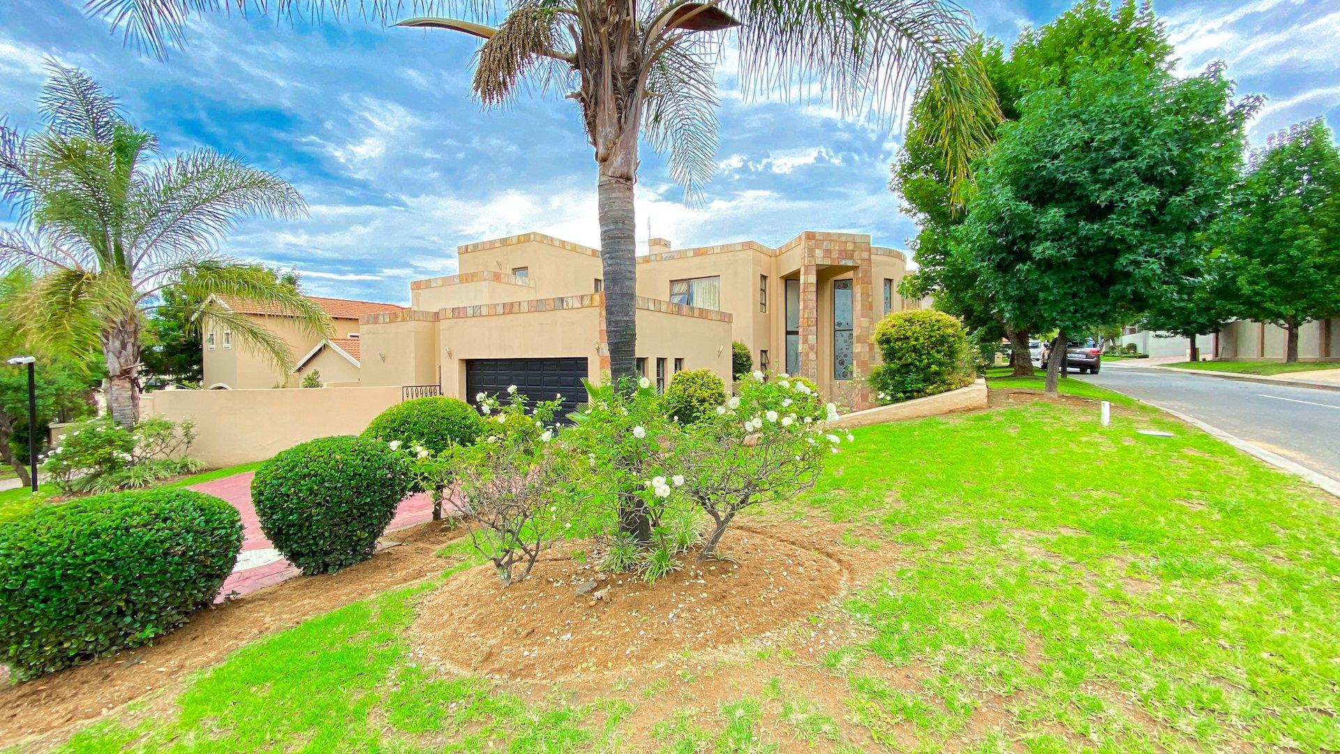 4 Bedroom House for sale in Fourways - Eagle Trace Estate, Martial ...