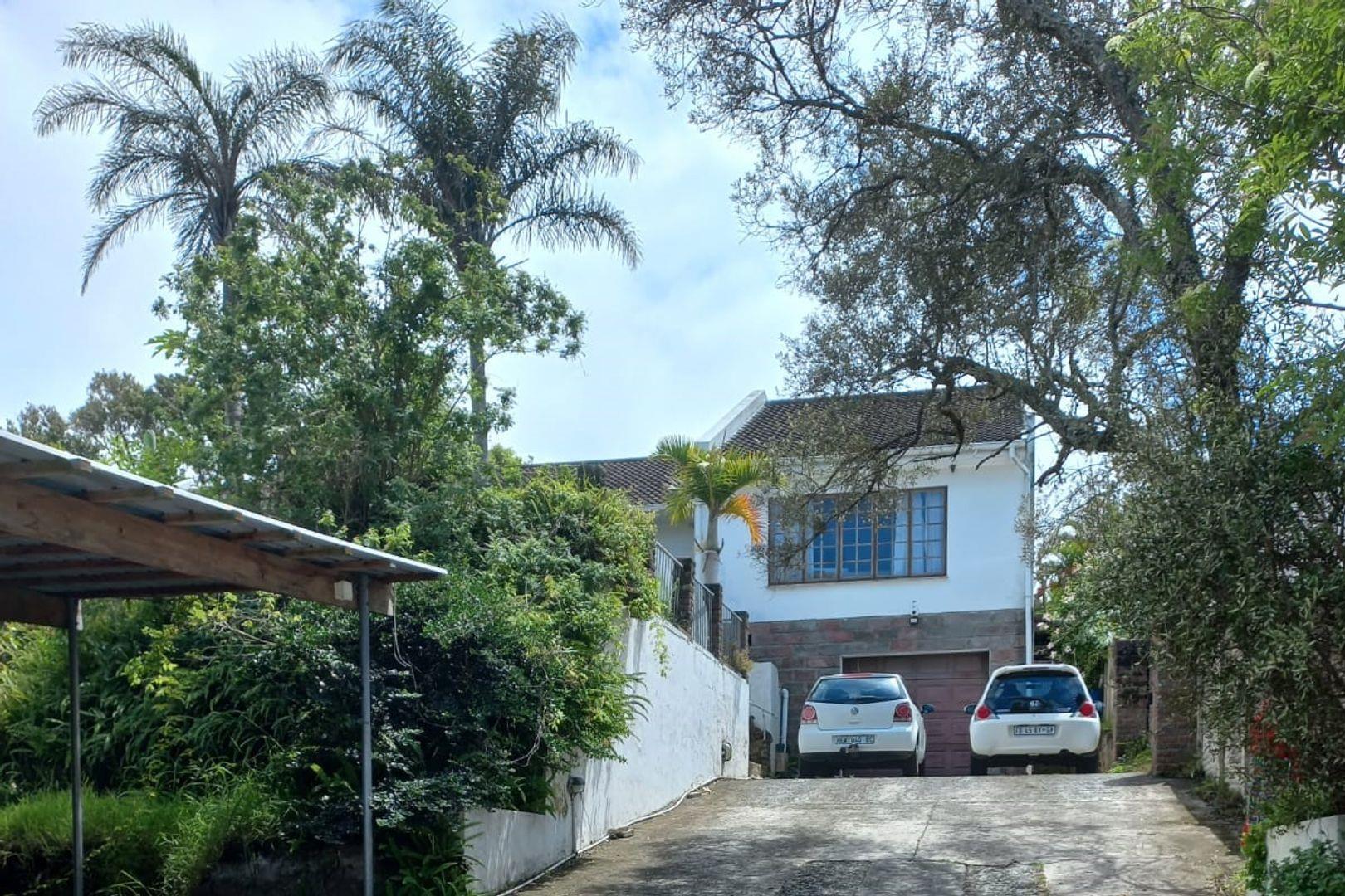 5 Bedroom House for sale in Nahoon P24113868212