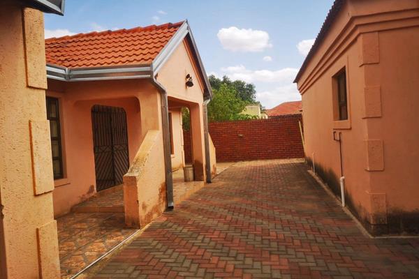 2 Bedroom House for sale in Soshanguve GG - P24-113869833