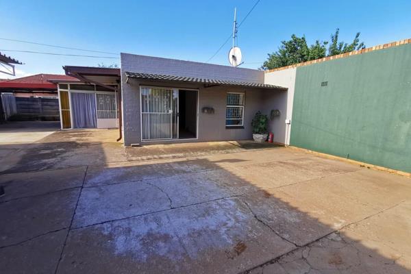 This Garden Flat is located in Ext 4! 
This flat a lounge area, kitchen with ample of built in cupboards with stove and scullery area. ...