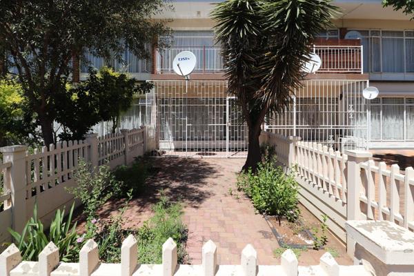 Upgraded Bachelor flat available in popular complex, close to shopping &amp; schools. This is one of the complexes in Klerksdorp that ...