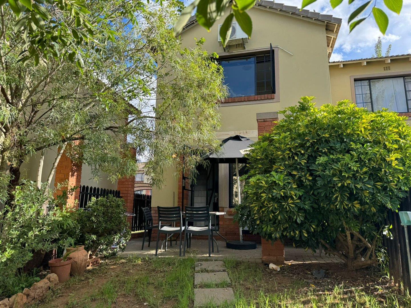 2 Bedroom Townhouse for sale in Hillside P24113874094