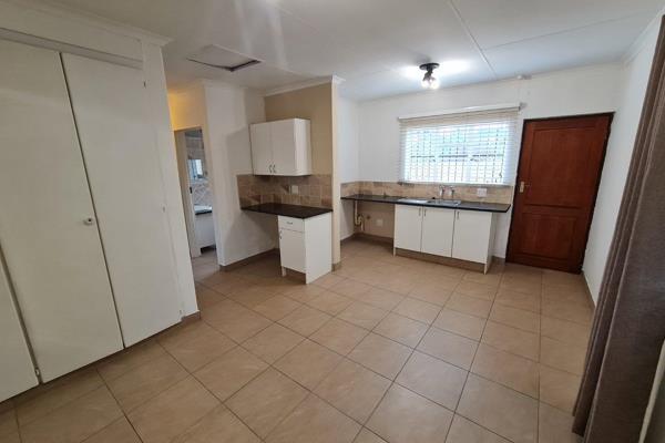 This garden cottage is situated in a safe boomed off area in Moreleta Park.

It offers the following:

- Spacious Lounge / Living ...