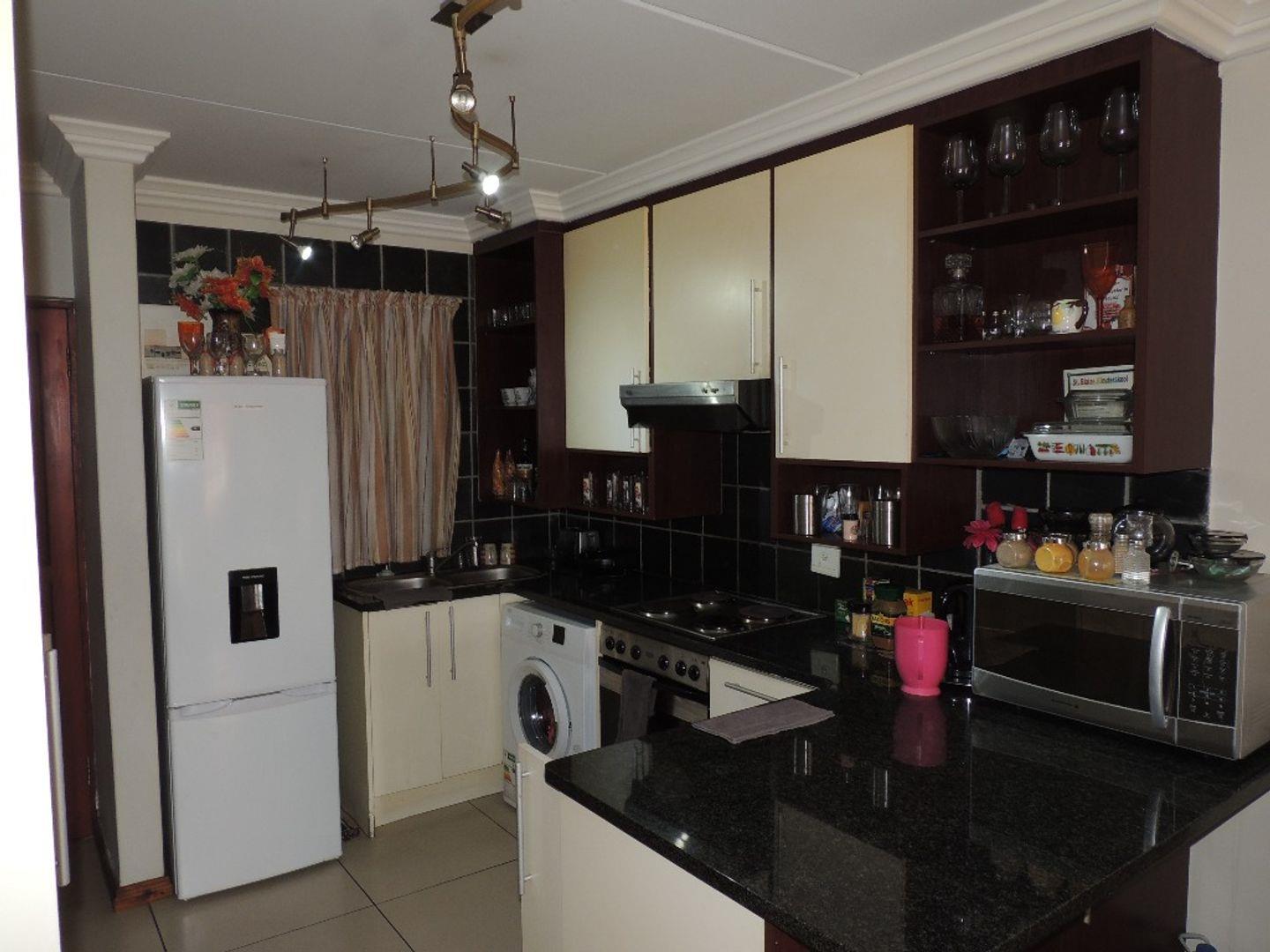 2 Bedroom Apartment / flat for sale in Mossel Bay Central P24110005117