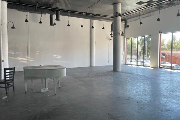 370sqm large open plan retail space available to let in the popular de Waterkant area. ...