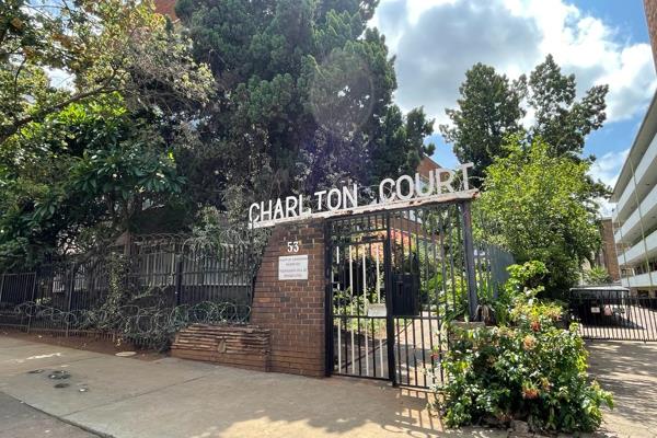 This apartment is in the quite side of Sunnyside, Pretoria. Not far from Police station for peace of mind. 

It is located near a lot ...