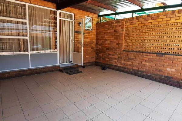 This apartment is situated in a good area. Nice spacious with a 2 Bedroom, 1 bathroom. Living area with more than enough space. Kitchen ...