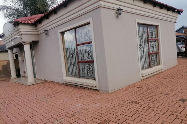 EXCLUSIVE SOLE MANDATE

This house offers 3 bedrooms
Main bedroom en-suit with a shower

2 Bathroom

Fully Cupboarded ...