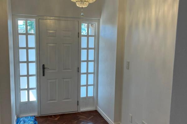 Secure, newly renovated 3-bedroom Georgian townhouse in East Town, near Northcliff ...