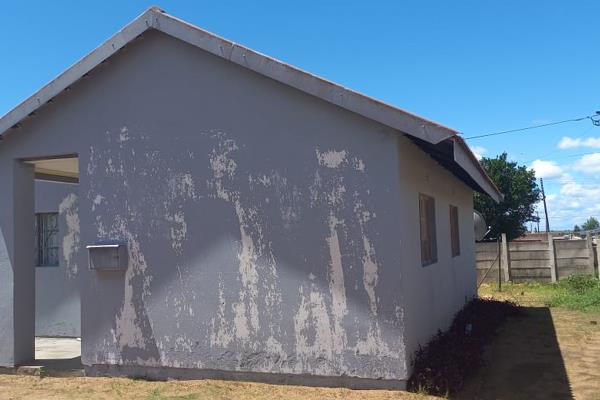 Well kept 3 bedroom house in a peaceful area Seshego and can be also turn into student accommodation. On the main road with public ...