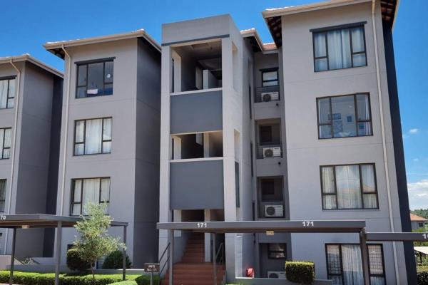 A modern apartment to call home located in the serene part of Lone Hill, Sandton. ...