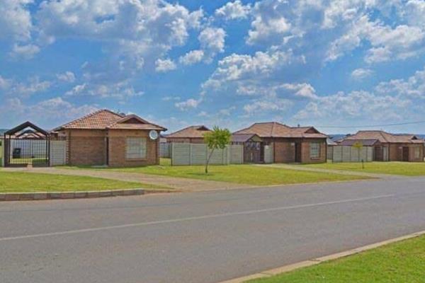 2bedrooms 1 bathrooms in midrand village estate the kitchen with fitted cupboards stove and tile floors the bedrooms are quite spacious ...