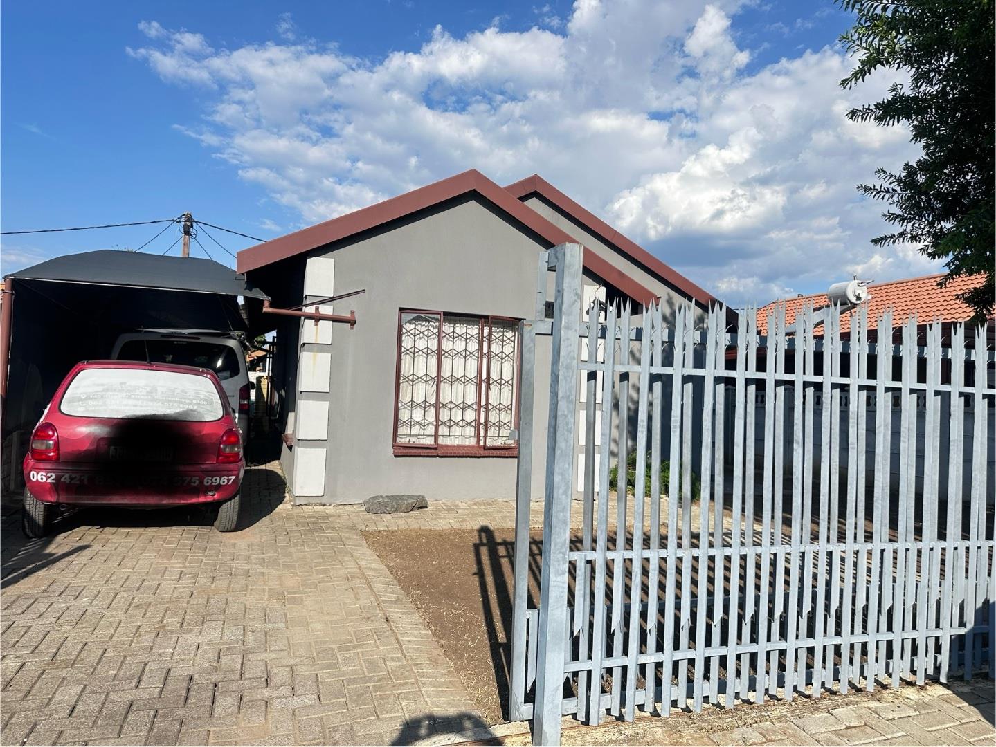 3 Bedroom House for sale in Boitekong - P24-113879929