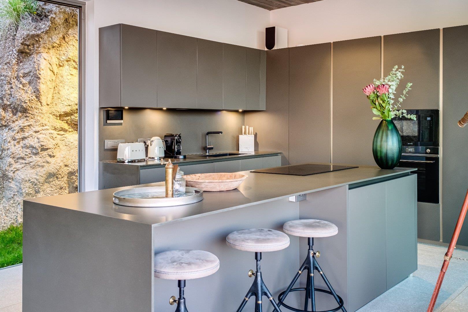 Photo of 6 Bedroom House to rent in Camps Bay