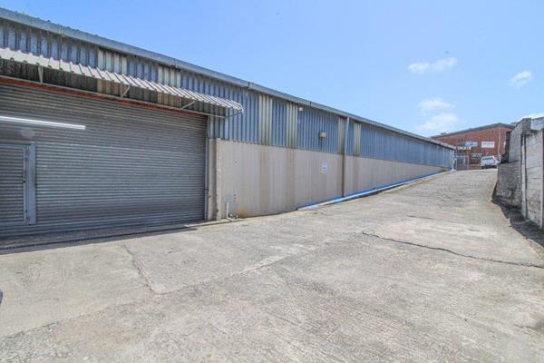 Explore the potential of this prime industrial property which is ideal for diverse Industrial uses

- 1479 m2 grounds
- 870 m2 ...