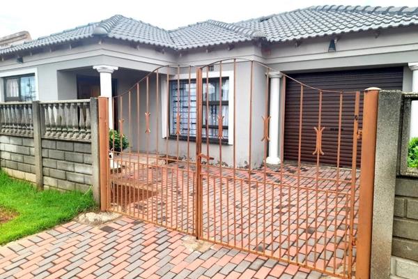 House For In Katlehong, Khumalo Section.

A first time home-owner dream, this property is situated in the heart of Katlehong , Germiston.

Sitting on a 273m2 stand , this property comprises of smooth finished with a modern take on construction and design.

This house consists ...