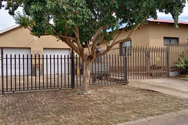 Spacious home welcomes to a closed up patio that was converted to an small office/ study leading you to an lounge area with a corridor ...