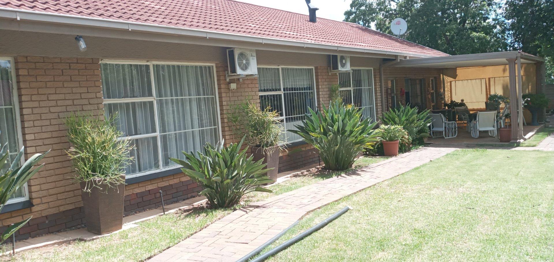 8 Bedroom House for sale in Universitas Ridge P24113884885