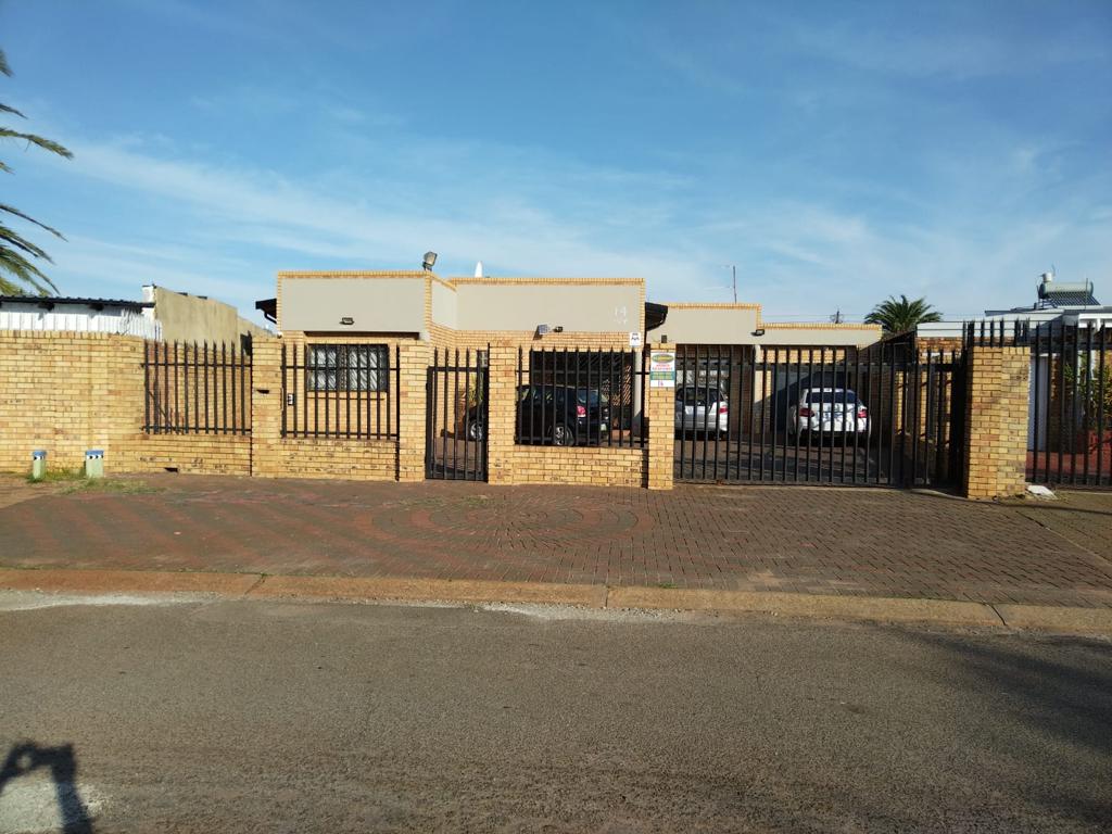 6 Bedroom House for sale in Lenasia Ext 3 14 Ivy Street P24113885107