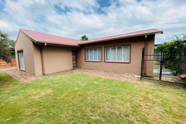 Welcome to this enticing family home nestled in the heart of Sasolburg, presenting a specious yard  with three bedrooms and one ...