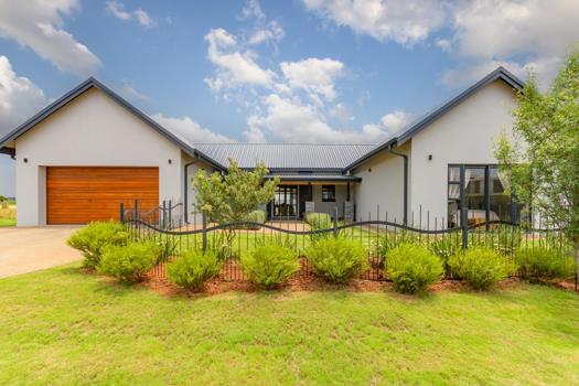 4 Bedroom House for sale in Serengeti Lifestyle Estate