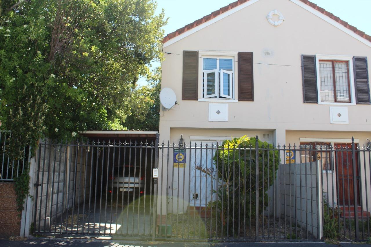 2 Bedroom House for sale in Plumstead P24113885779