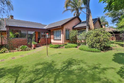 3 Bedroom House for sale in Glen Marais