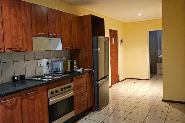 ***Immaculate 3 bed apartment to let in Braamfontein, situated at 100 Jorissen ...