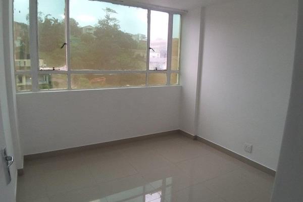 Refurbished - 2 bedroom unit @ medina palace - prime overport

-  2 bedroom unit 

-  kitchen 

-  separate toilet and ...