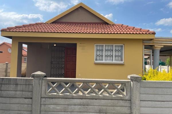 3 Bedroom house for sale in Platinum Village. R650 000 

Nestled within the sought-after community of Platinum Village. 
this ...