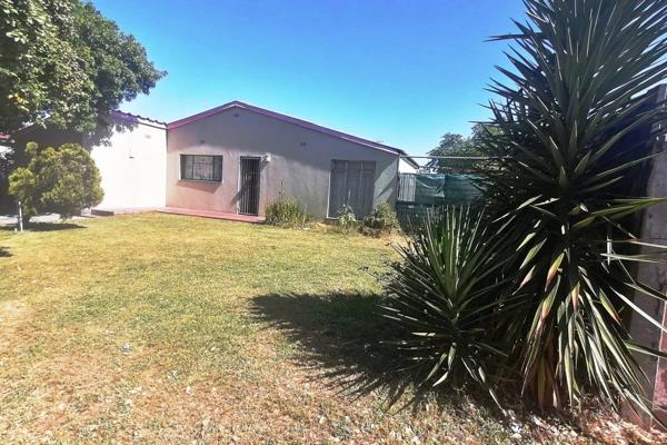 This 3 bedroom property is centrally located. Near all amenities and close to UWC &amp; CPUT.
Situated opposite Belhar High.

It has ...