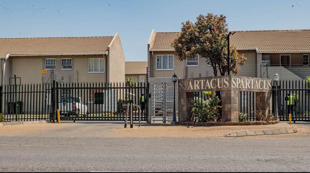 2 Bedroom Townhouse for sale in Ravenswood P24113887847