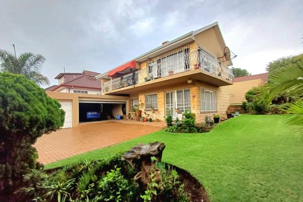 Stunning three bedroom home | flatlet | swimming pool | staff accommodation | perfect ...