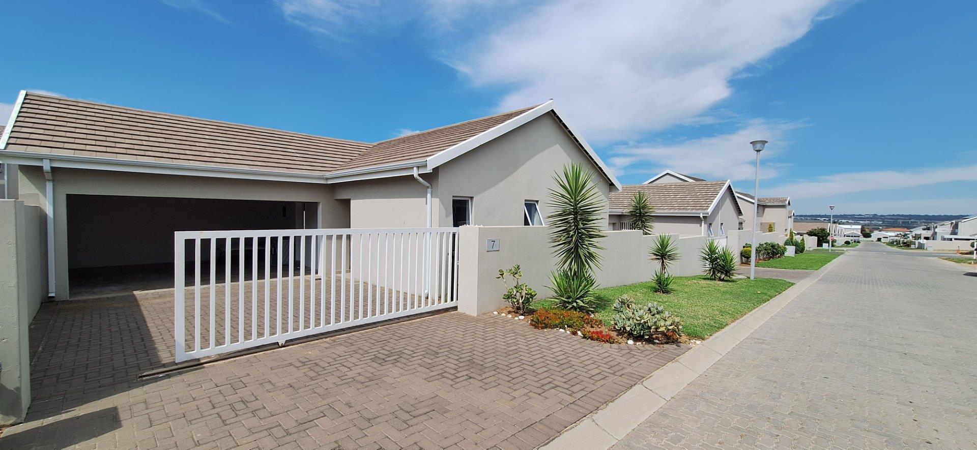 3 Bedroom House for sale in Blue Hills AH 200 Coralwood Village, Blue Hills, Midrand P24