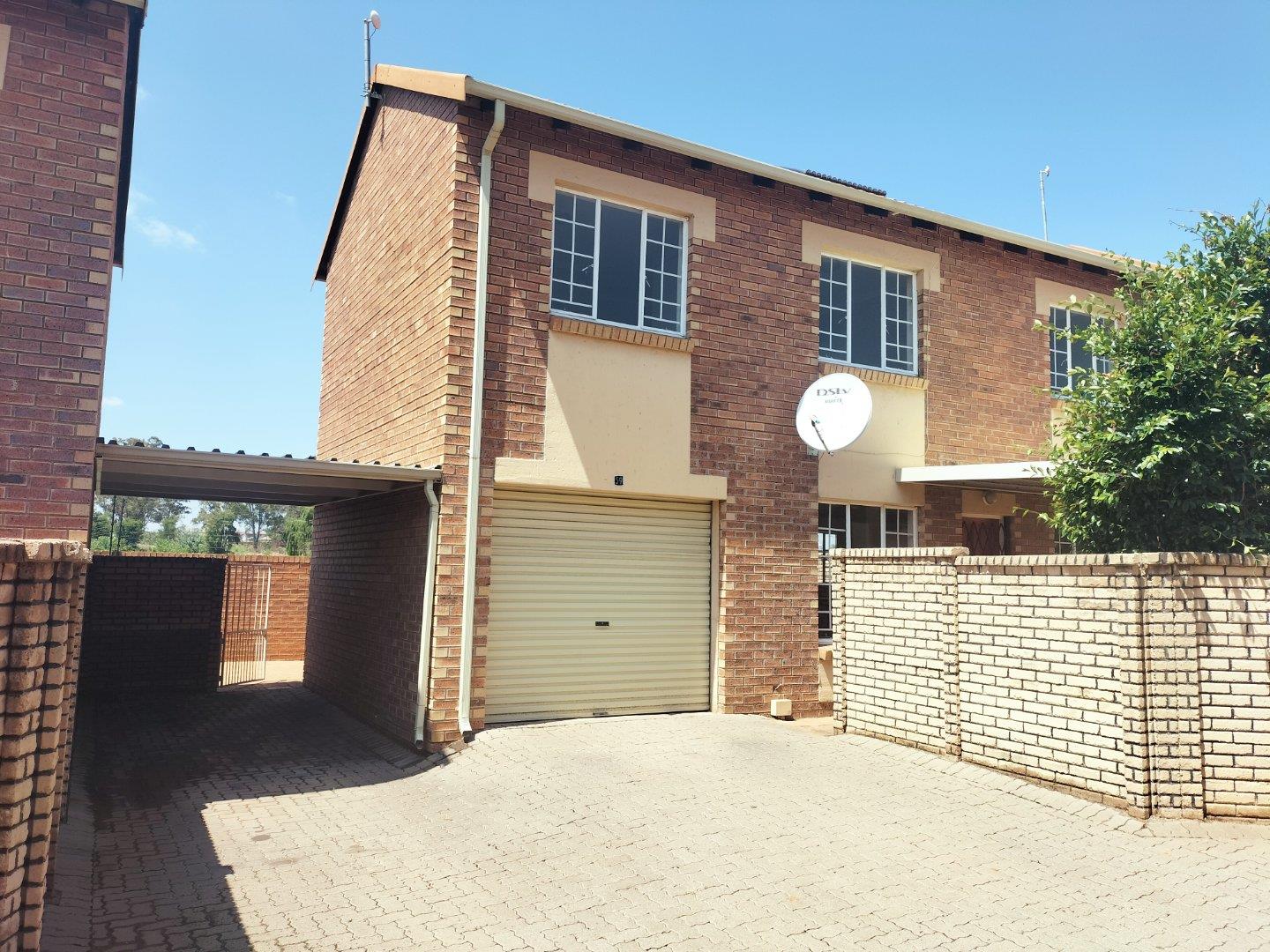 3 Bedroom Townhouse to rent in Raslouw AH 61 Jewel Beetle Street